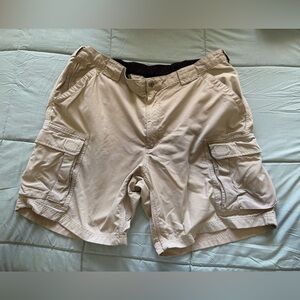 Duluth Trading Co Men's Tan Cargo Shorts